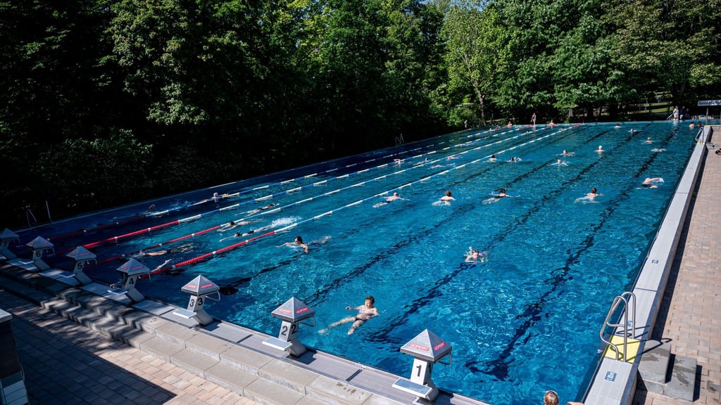 Alle Berliner Freibäder sollen im nächsten Sommer wieder auf mindestens 22 Grad geheizt werden.