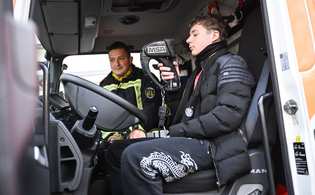 Eine Berliner Schule arbeitet mit der Feuerwehr für ein reguläres Unterrichtsfach „Retten und Schützen“ zusammen.