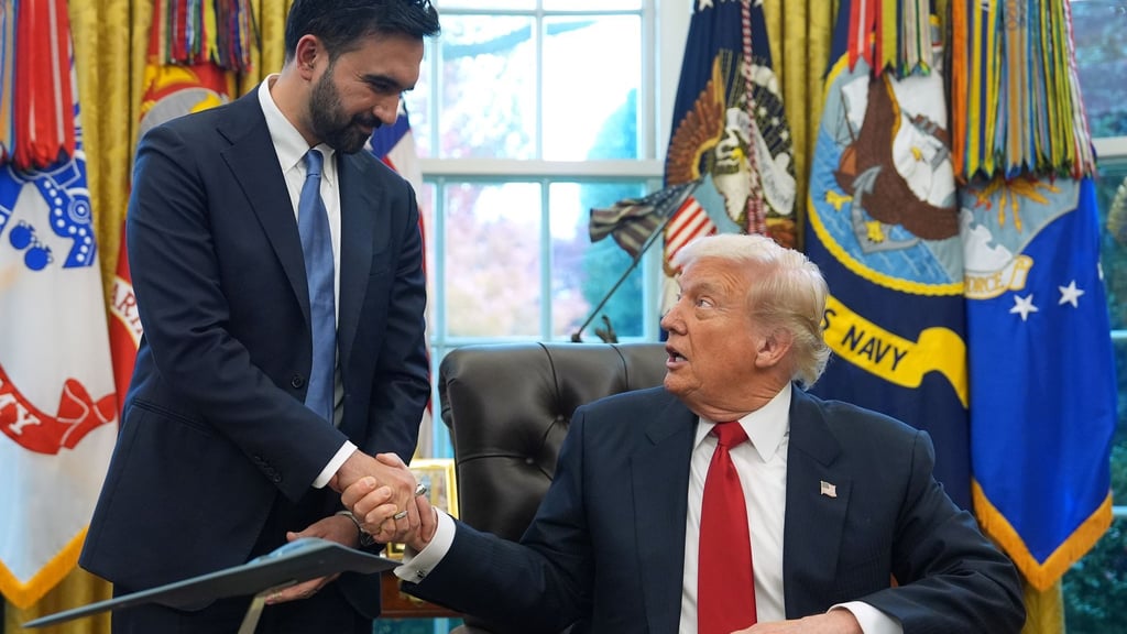 Ein Handschlag zwischen politischen Gegnern: Mamdani und Trump verstanden sich vor laufenden Kameras erstaunlich gut.