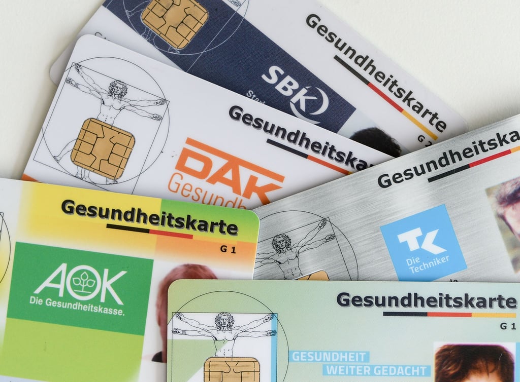 Der Bundesrat bremst das Sparpaket für stabile Krankenkassenbeiträge vorerst aus. (Archivbild)
