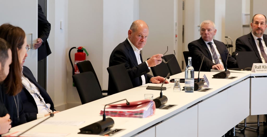 Ex-Bundeskanzler Olaf Scholz (SPD) hat sich nach eigenen Worten schon frühzeitig für LNG-Terminals an der deutschen Küste stark gemacht.