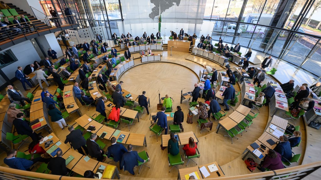 Grüne und Linke kritisieren die Arbeit der Minderheitsregierung in Sachsen. (Archivbild)