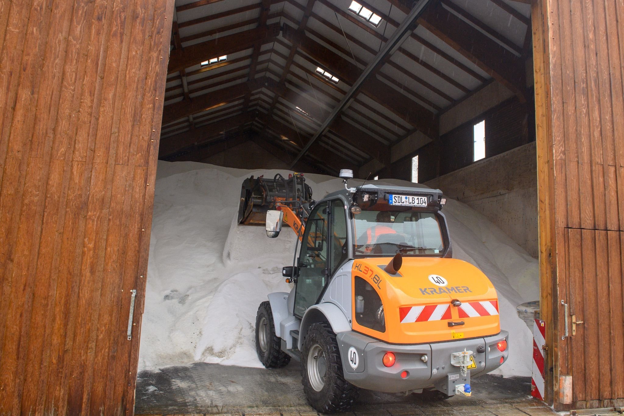 Straßen im Landkreis räumen: Die Eisnächte sind da: Mehr als tausend Tonnen Salz stehen bereit, damit der Verkehr sicher bleibt