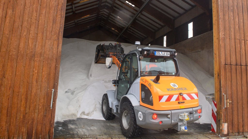 Die Winterdienste in Sachsen-Anhalt sind nach Ansicht von Ministerin Lydia Hüskens auf den Winter gut vorbereitet.