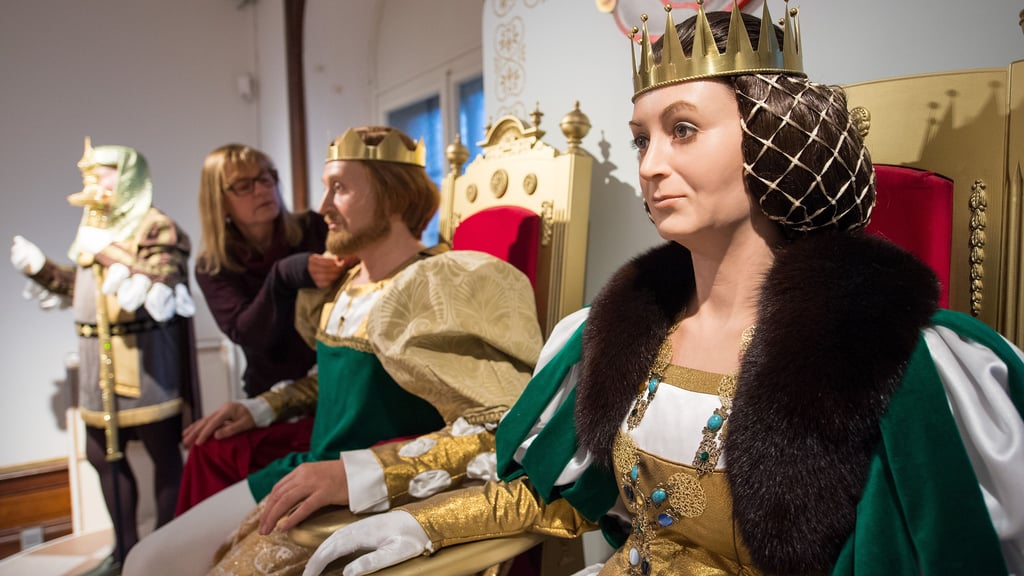 Auf Schloss Moritzburg findet zum 14. Mal die Ausstellung um den Märchenfilm-Klassiker "Drei Haselnüsse für Aschenbrödel" statt.