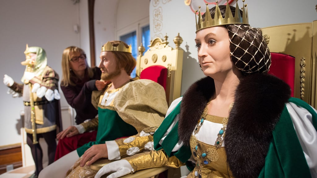 Auf Schloss Moritzburg findet zum 14. Mal die Ausstellung um den Märchenfilm-Klassiker "Drei Haselnüsse für Aschenbrödel" statt.