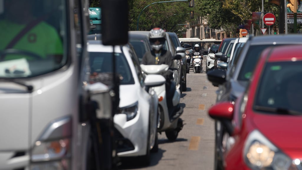 Im Zentrum Palmas gibt es seit Jahresbeginn eine Umweltzone, in die Urlauberautos mit ausländischem Kennzeichen - auch wenn sie schadstoffarm oder sogar elektrisch sind - nicht einfahren dürfen. (Archivbild)