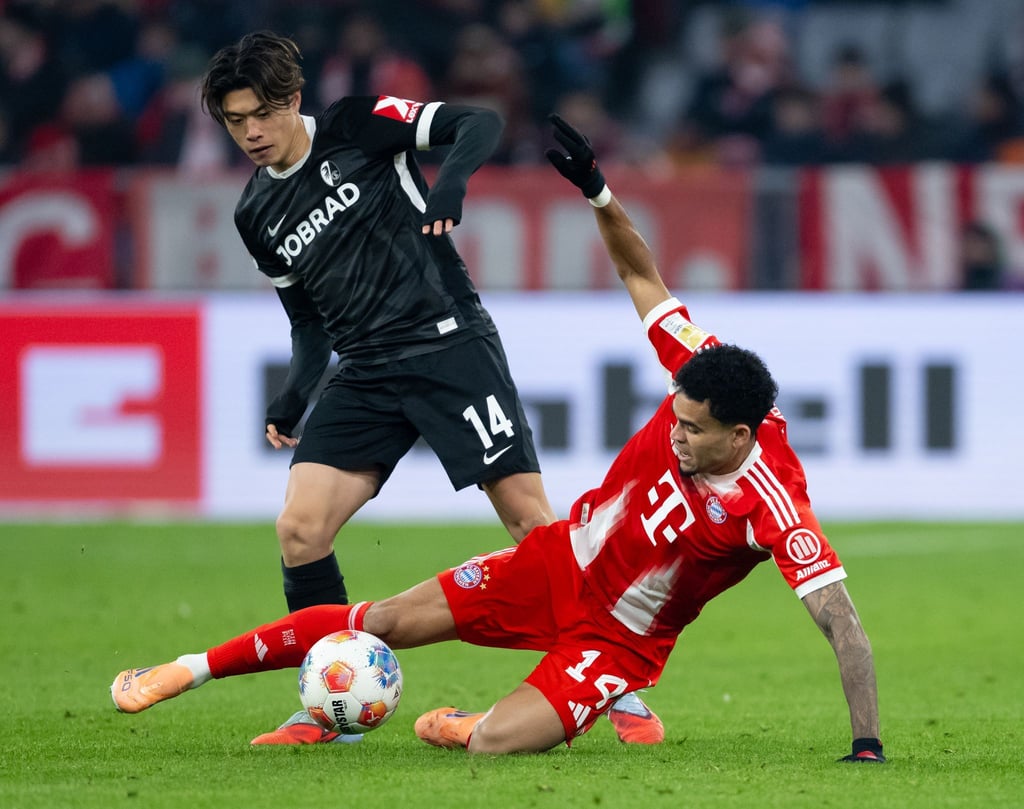 Luis Díaz (r) wurde in der Champions League für drei Spiele gesperrt.