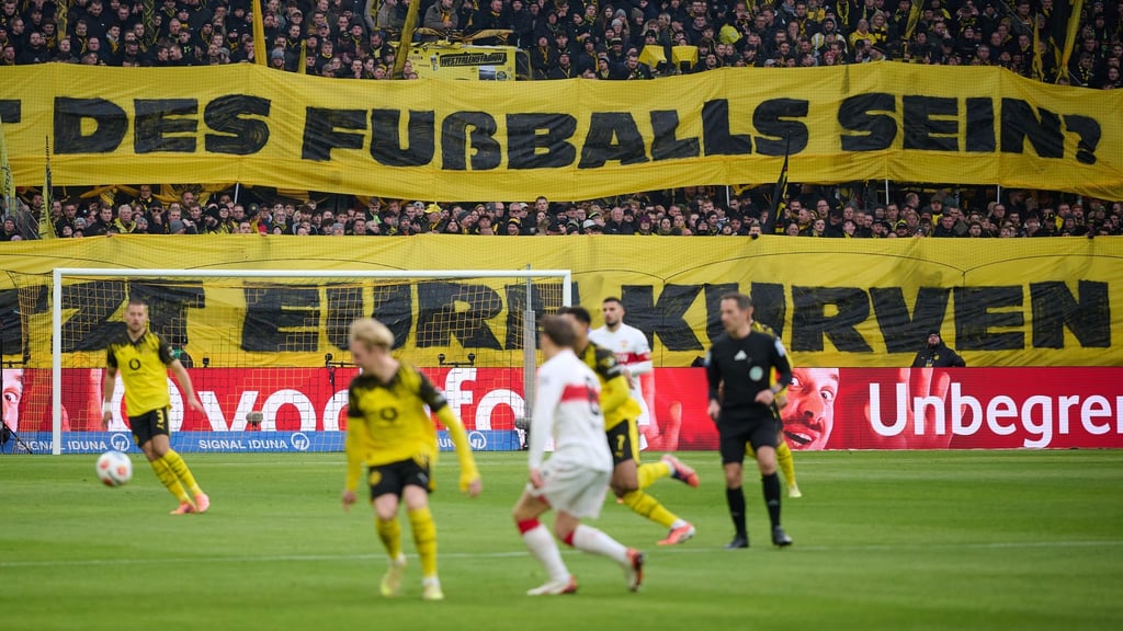 Der Fan-Protest hatte auch Auswirkung auf das Spiel in Dortmund.