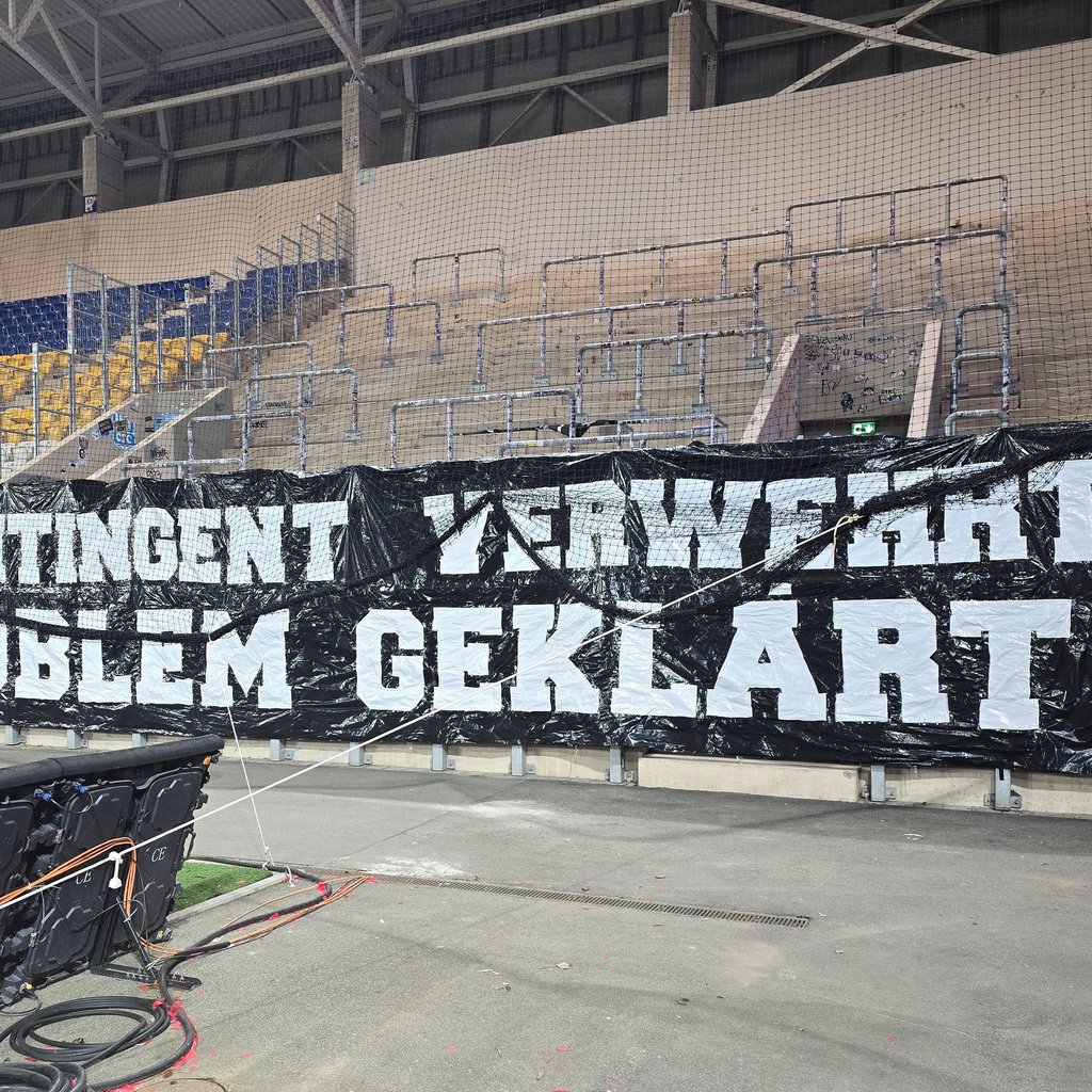Die HFC-Fans blieben in Jena die ersten zwölf Minuten des Spiels außerhalb des Blocks.