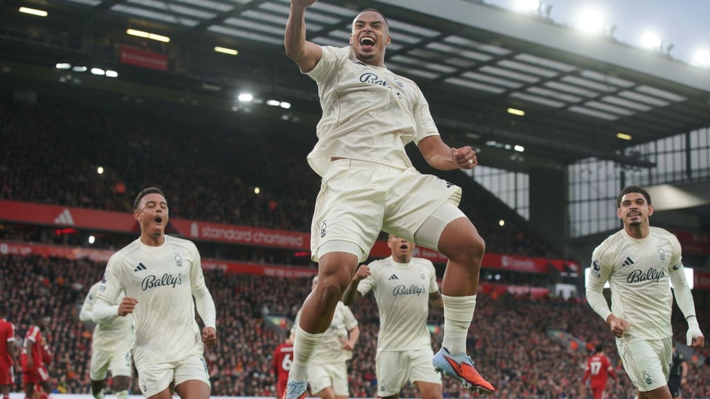 Murillo (M) brachte Nottingham Forest in Anfield in Führung.