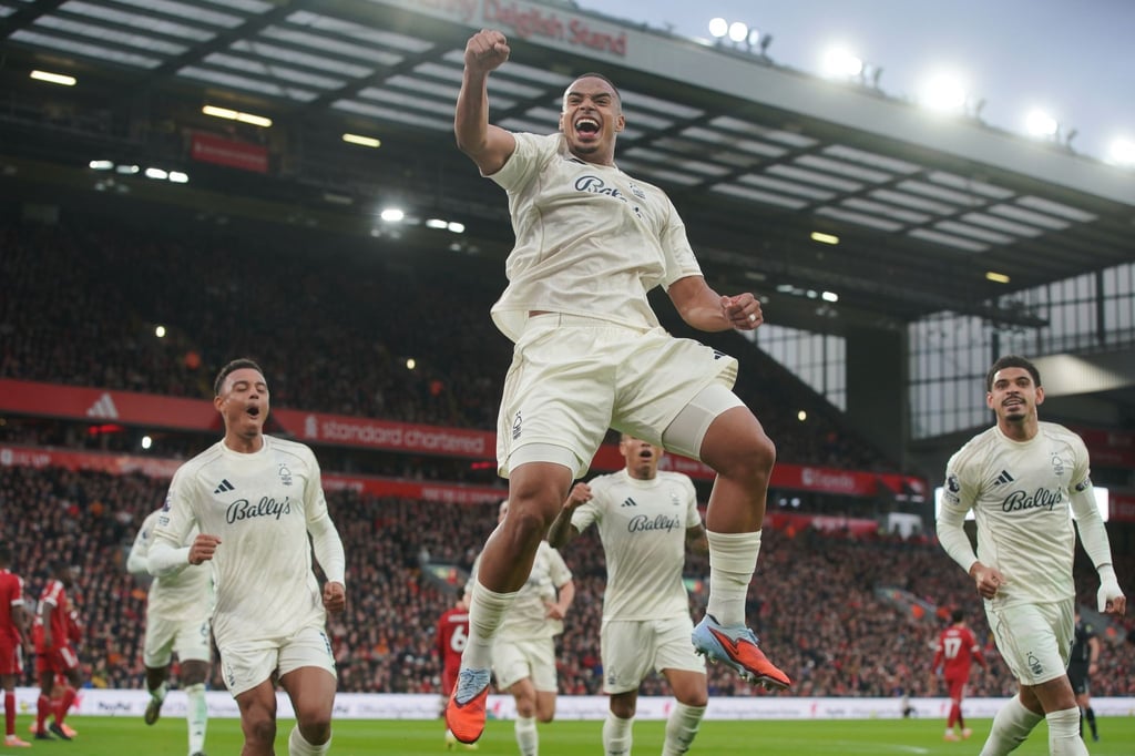 Murillo (M) brachte Nottingham Forest in Anfield in Führung.