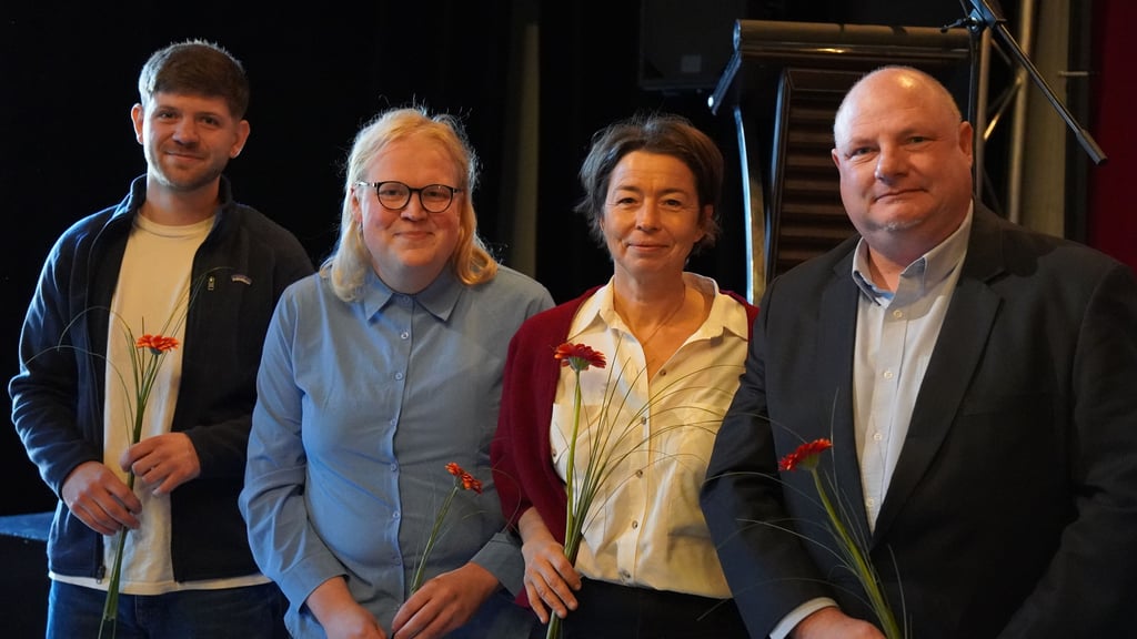 Die hallesche Linke hat ihre Direktkandidaten für die Landtagswahl 2026 gewählt:  Jannik Balint, Wenke Marie Dargel, Gitta-Susann Hartenstein-Wiermann, Hendrik Lange (von links).