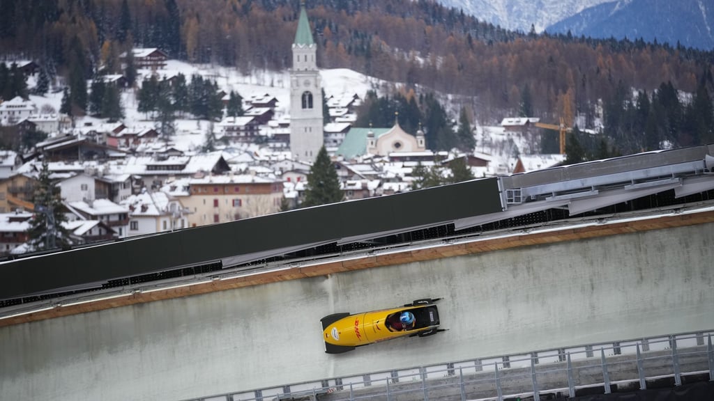 Laura Nolte aus Deutschland gewinnt das Monobob-Weltcuprennen in Cortina d'Ampezzo.