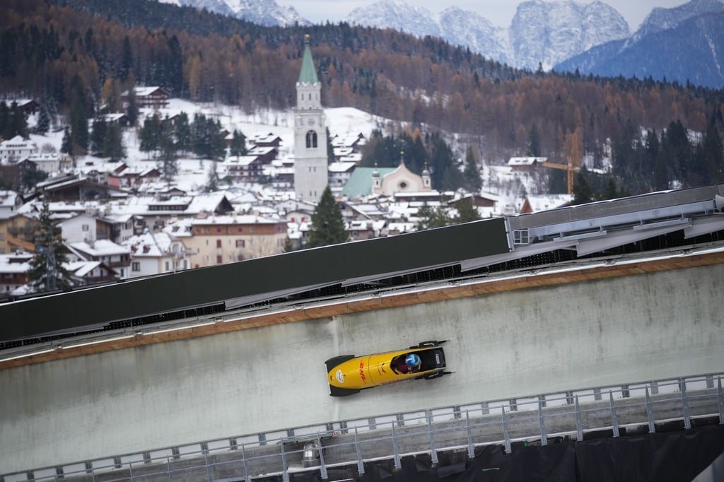 Laura Nolte aus Deutschland gewinnt das Monobob-Weltcuprennen in Cortina d'Ampezzo.
