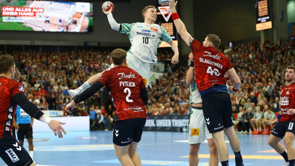 Gisli Kristjansson (M) verlängert seinen Vertrag in Magdeburg bis 2030. (Archivbild)