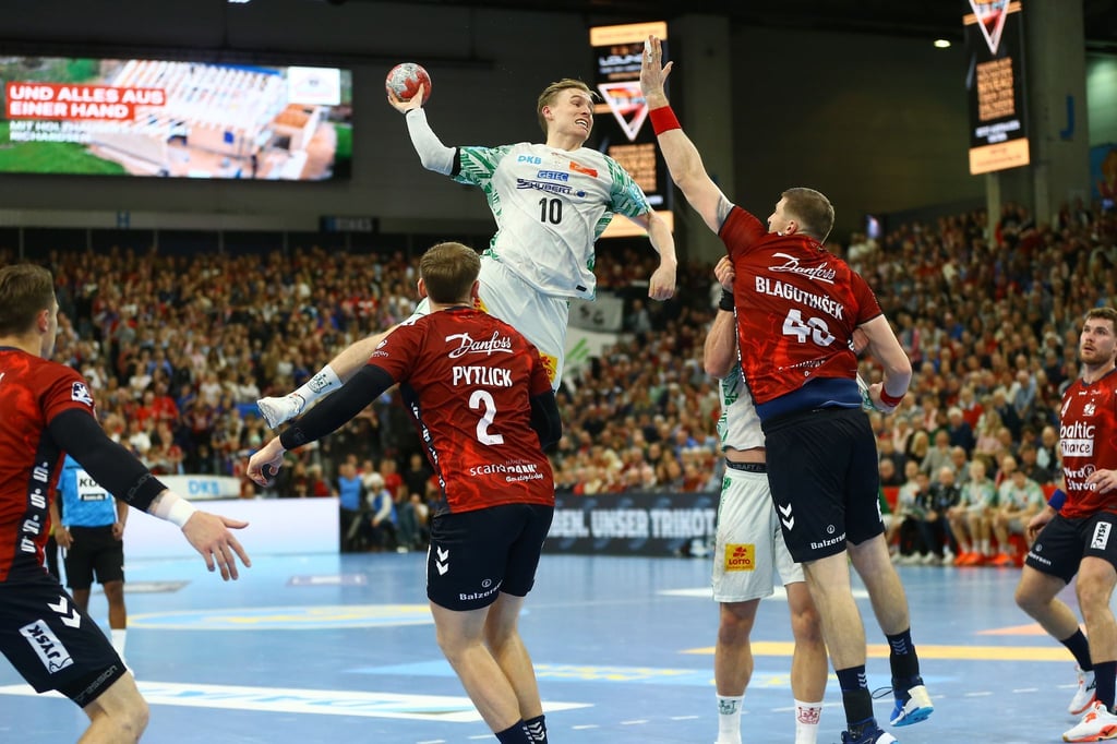 Gisli Kristjansson (M) verlängert seinen Vertrag in Magdeburg bis 2030. (Archivbild)