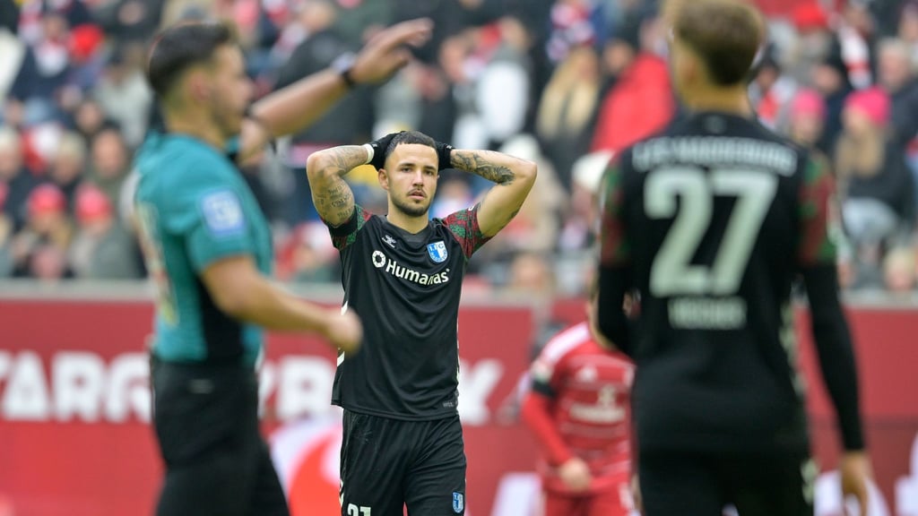 Falko Michel (M) hat mit seinem 1. FC Magdeburg die nächste Pleite kassiert.