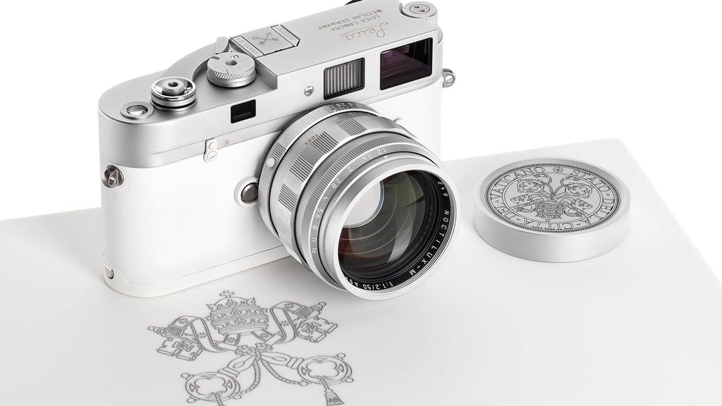 Die Kamera aus dem Besitz von Papst Franziskus brachte das 100-fache des Schätzpreises.