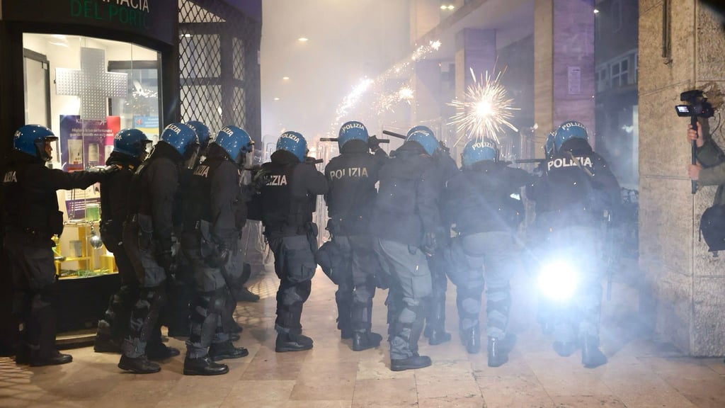 Die Polizei in Bologna war gegen Demonstranten im Einsatz.