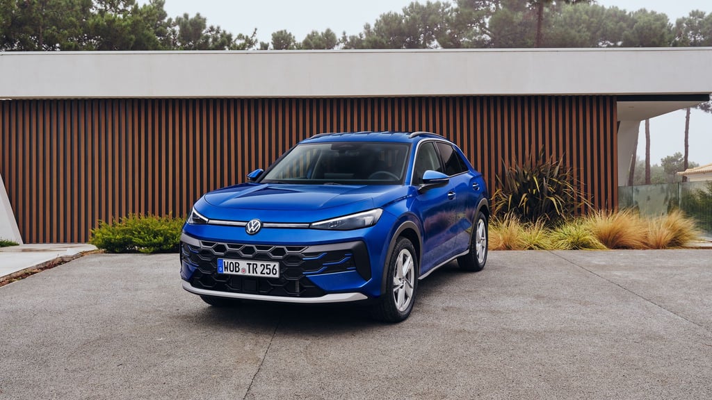 Der neue VW T-Roc startet mit frischem Design, mehr Platz und moderner Technik in die zweite Generation.