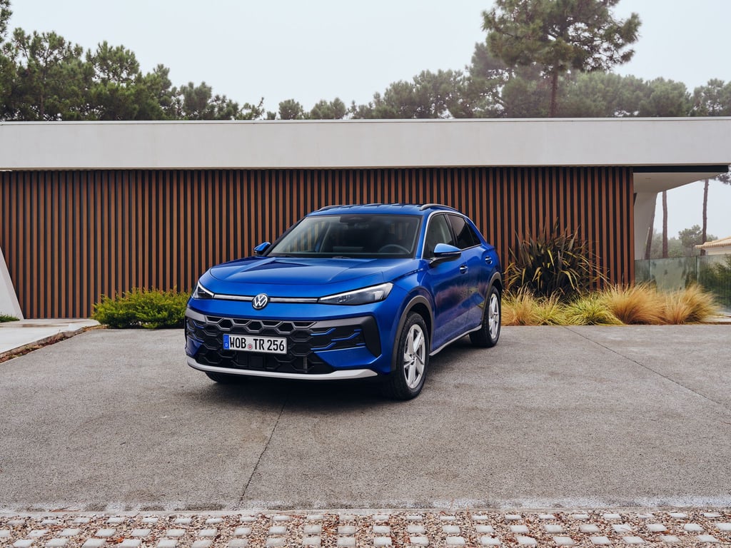 Der neue VW T-Roc startet mit frischem Design, mehr Platz und moderner Technik in die zweite Generation.