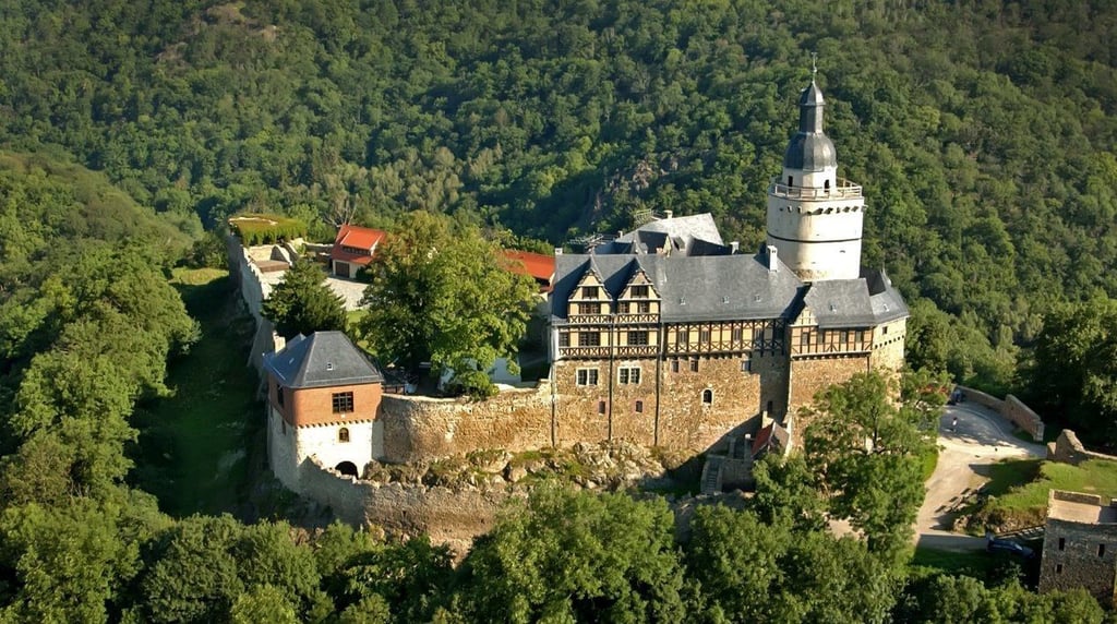 Die Burg Falkenstein ist Namensgeber der Kommune im Selketal. Die Stadt wirbt jetzt mit einem Imagefilm für sich.