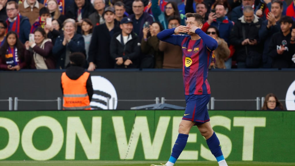 Robert Lewandowski leitet den Sieg bei der Rückkehr ins Camp Nou ein.