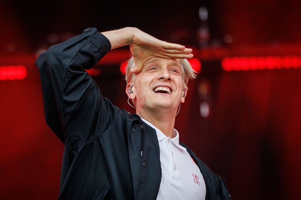 Sänger Felix Kummer spiel mit seiner Band Kraftklub normalerweise auf großen Bühnen. (Archivfoto)