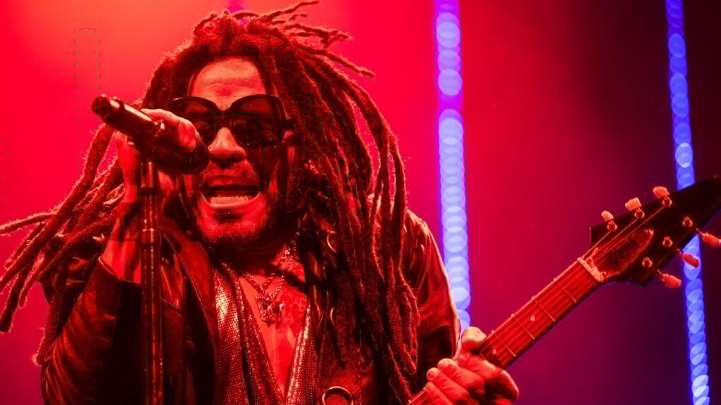 Zwischendurch trug er die Haare auch kurz, doch momentan gehören Dreadlocks fest zum Look von US-Rocker Lenny Kravitz dazu. (Archivbild)