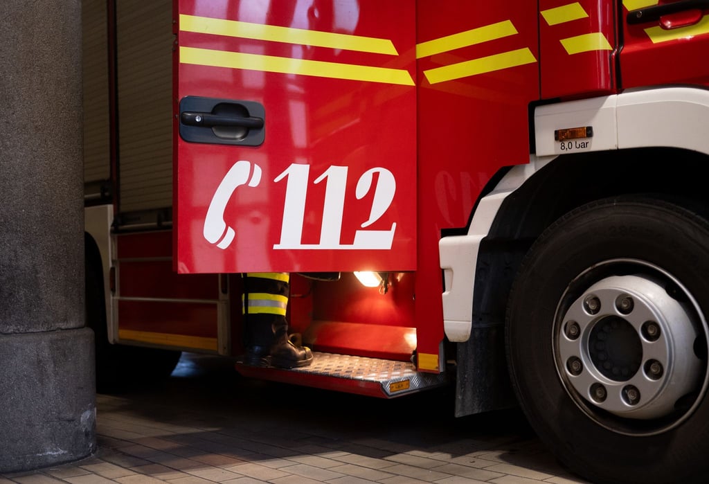 Die Feuerwehr rückte zu einem Brand in einem Mehrfamilienhaus aus - musste selbst aber nicht mehr tätig werden. (Symbolbild)