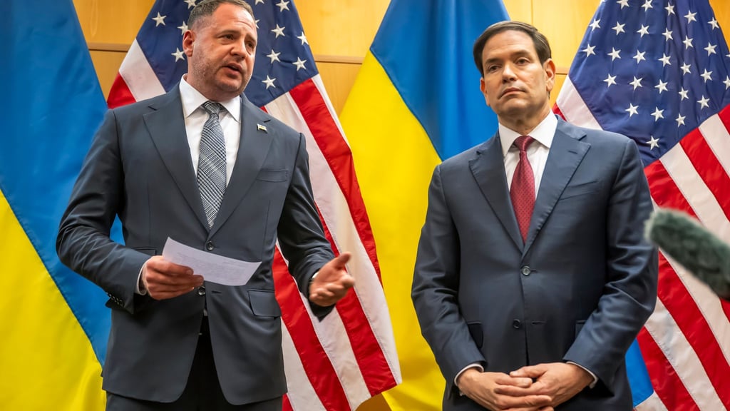US-Außenminister Marco Rubio und der ukrainische Verhandlungsführer Andrij Jermak wollen am Sonntagabend erneut vor die Presse treten.