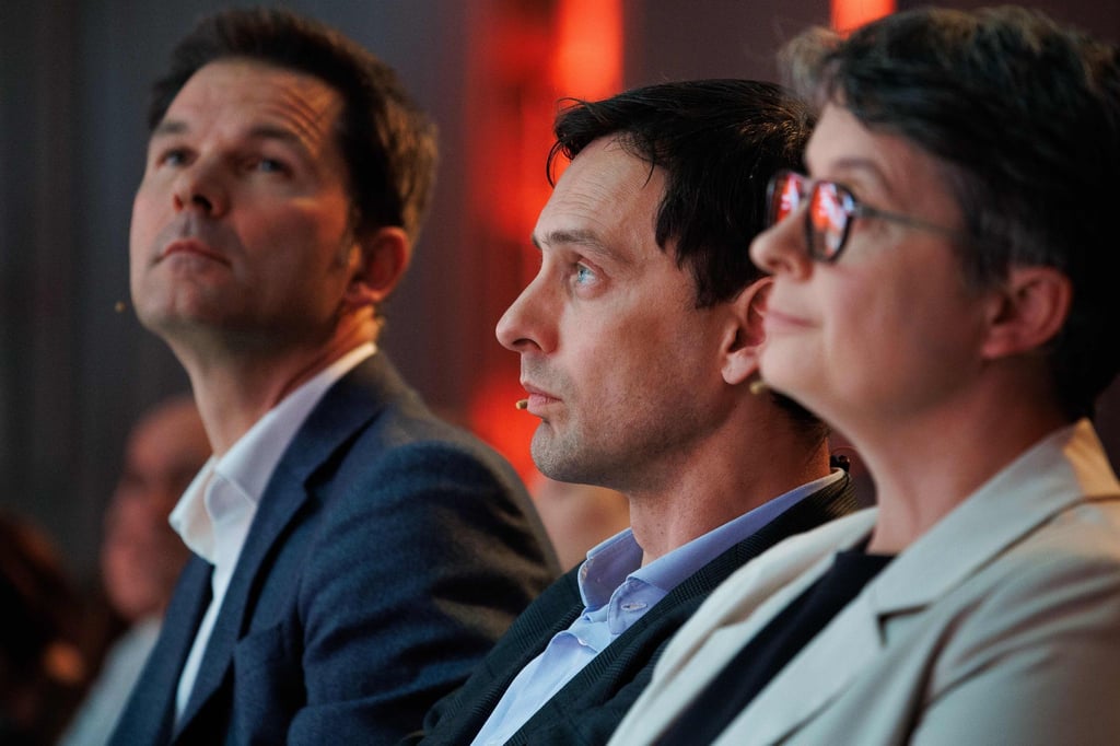 Die Berliner SPD-Vorsitzenden Martin Hikel (m) und Nicola Böcker-Giannini (r) hatten Steffen Krach als SPD-Spitzenkandidat für die Berlin-Wahl 2026 vorgeschlagen. (Archivbild)