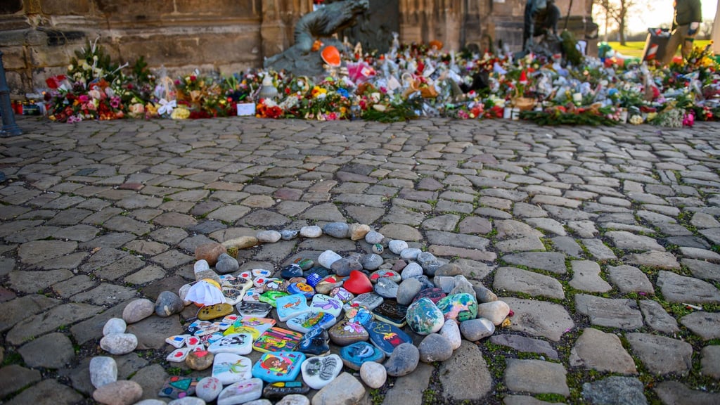 Mit dem Opferhilfefonds des Landes werden Menschen des Weihnachtsmarkt-Anschlags unterstützt, aber auch weitere. (Archivbild)