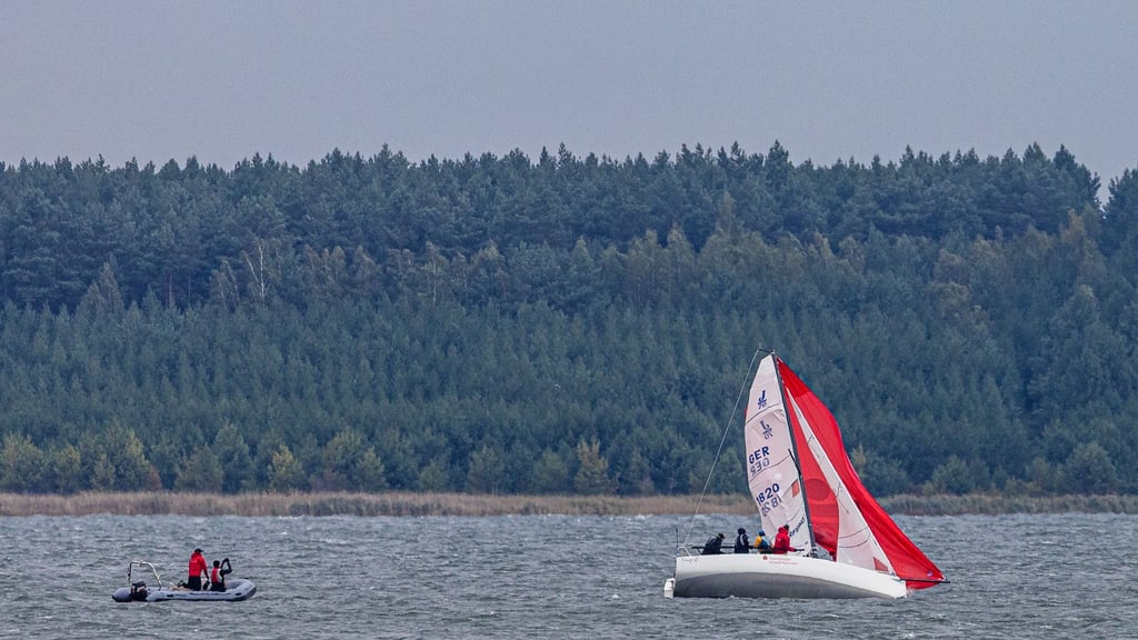 Auf dem Geierswalder See ist ein Mann über Bord gegangen. (Symbolbild)