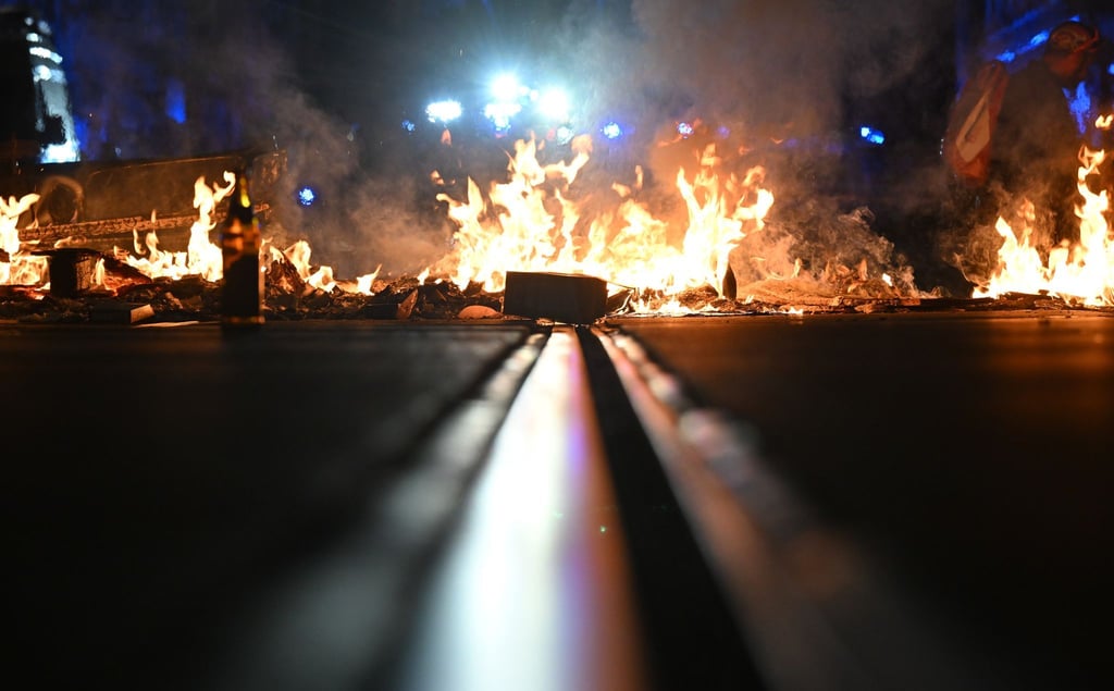 Nach einem Straßenprotest im Leipziger Stadtteil Connewitz ermittelt die Polizei wegen Landfriedensbruch. (Archivbild)