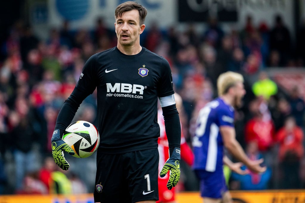 Aues Kapitän Martin Männel parierte in seinem 550. Pflichtspiel für den FC Erzgebirge unter anderem einen Foulstrafstoß. (Archivbild)