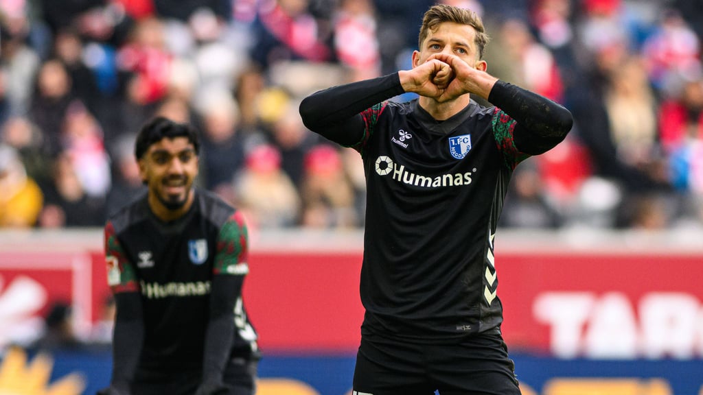 Rayan Ghrieb (li.) und Alexander Nollenberger vom 1. FC Magdeburg: Niederlage in letzter Sekunde.