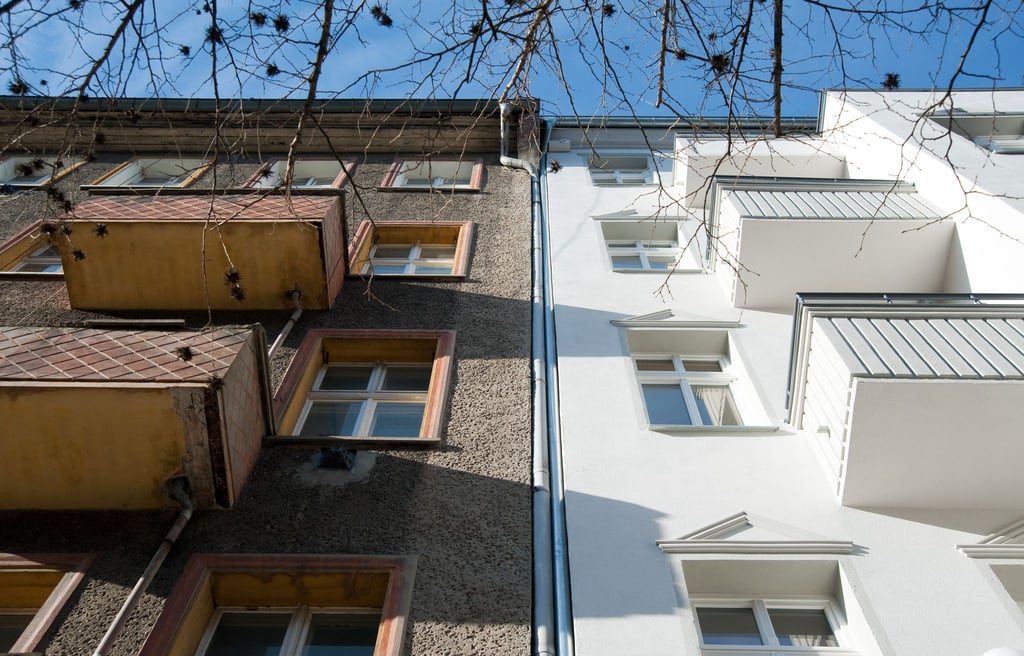 Aus Alt mach Neu: Hat der Vermieter umfassende Modernisierungsmaßnahmen umgesetzt, kann er die Miete seiner Mieter erhöhen.