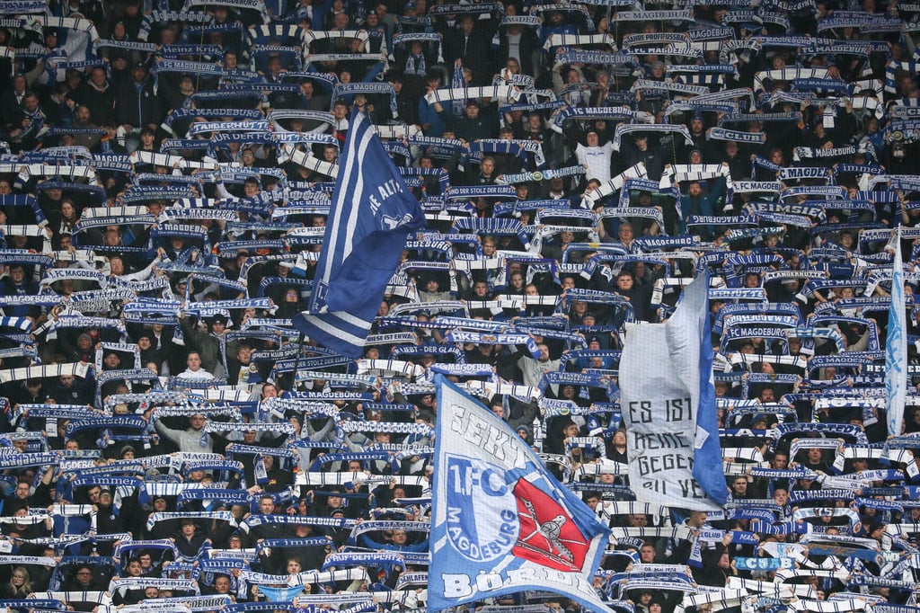 Beim Spiel des 1. FC Magdeburg gegen Fortuna Düsseldorf kam es zu einem medizinischen Notfall. Der FCM-Fan starb später im Krankenhaus.