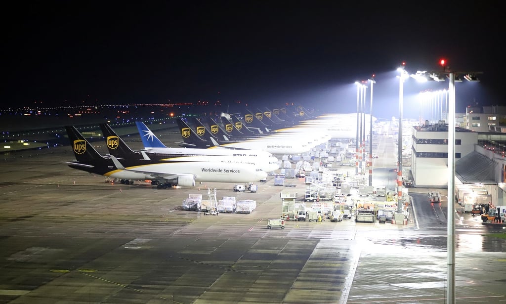 Wegen Blitzeis wurde der Flugbetrieb am Flughafen Köln/Bonn am Nachmittag für 45 Minuten unterbrochen.