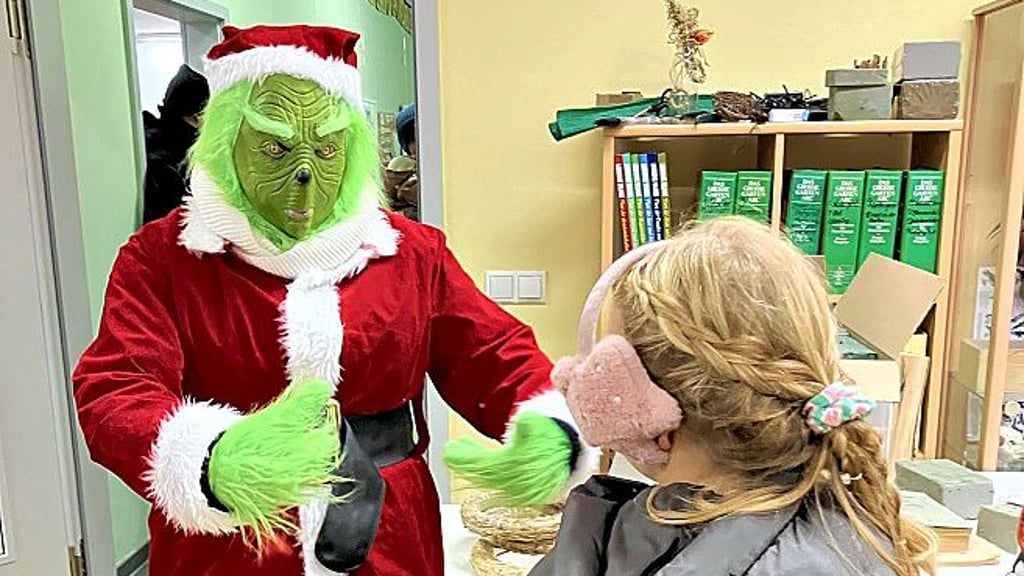 Überaschender Besuch: Der „Grinch" schaut vorbei.