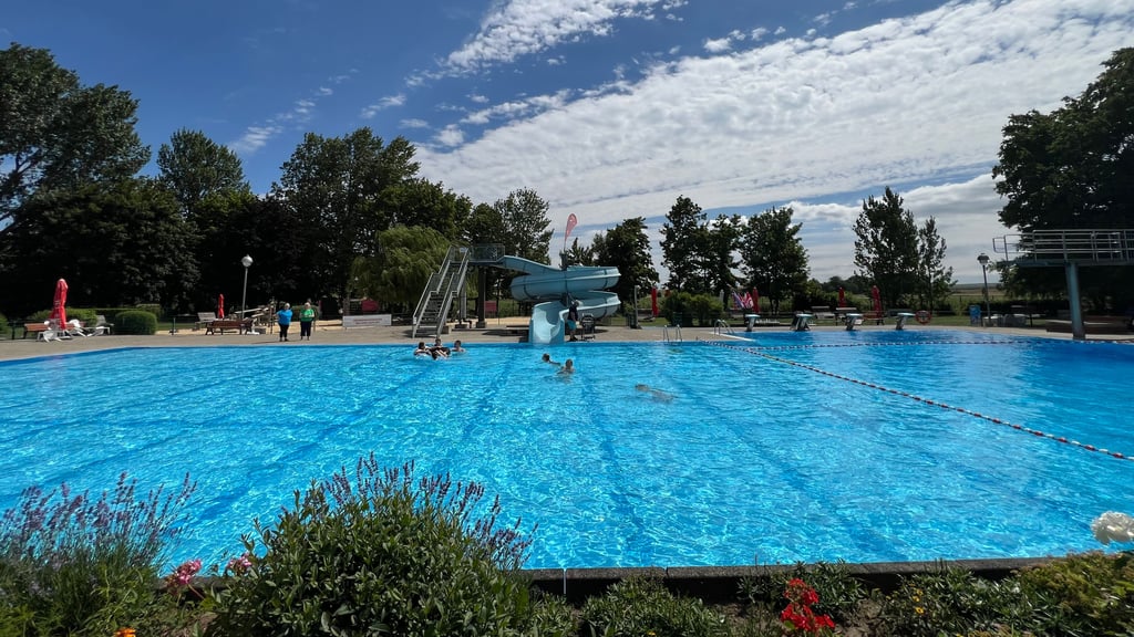 Die Verantwortlichen des Freibad-Fördervereins Dedeleben hoffen weiter auf die komplette Auszahlung des ihnen ab 2024 mündlich zugesagten kommunalen Zuschusses von 40.000 Euro pro Jahr. 