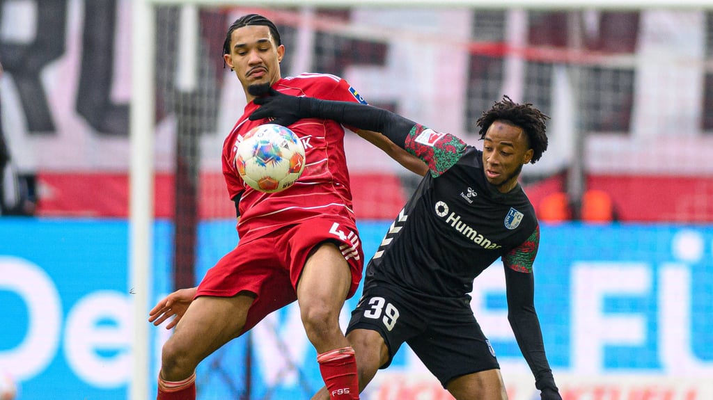 Kandet Diawara (rechts) kann als Joker beim 1. FC Magdeburg noch keine Akzente setzen.