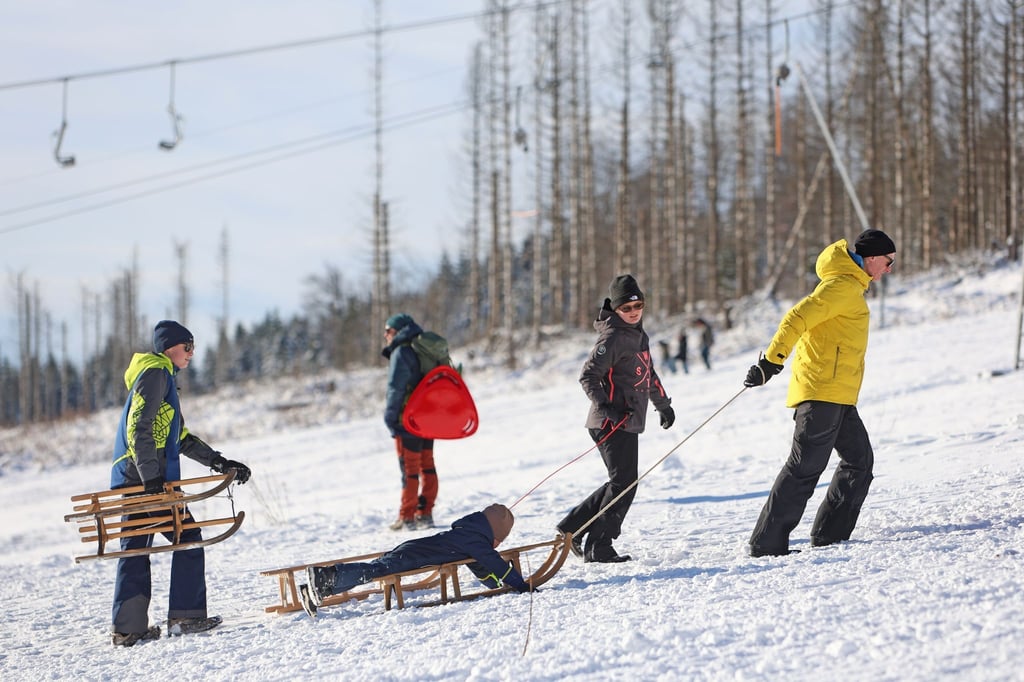 Schnee und Sonnenschein haben am Wochenende viele Besucher in den Harz gelockt.