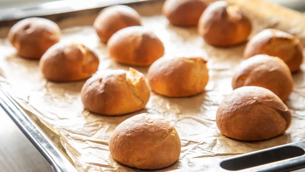 Für knusprige, schmackhafte Sonntagsbrötchen muss vor allem die Rezeptur stimmen.