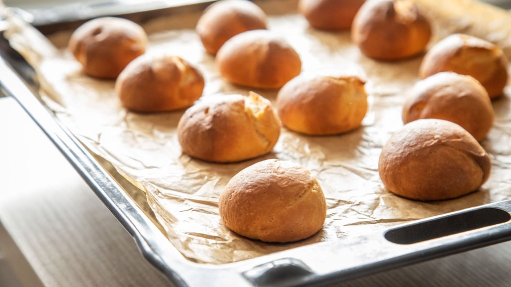 Für knusprige, schmackhafte Sonntagsbrötchen muss vor allem die Rezeptur stimmen.