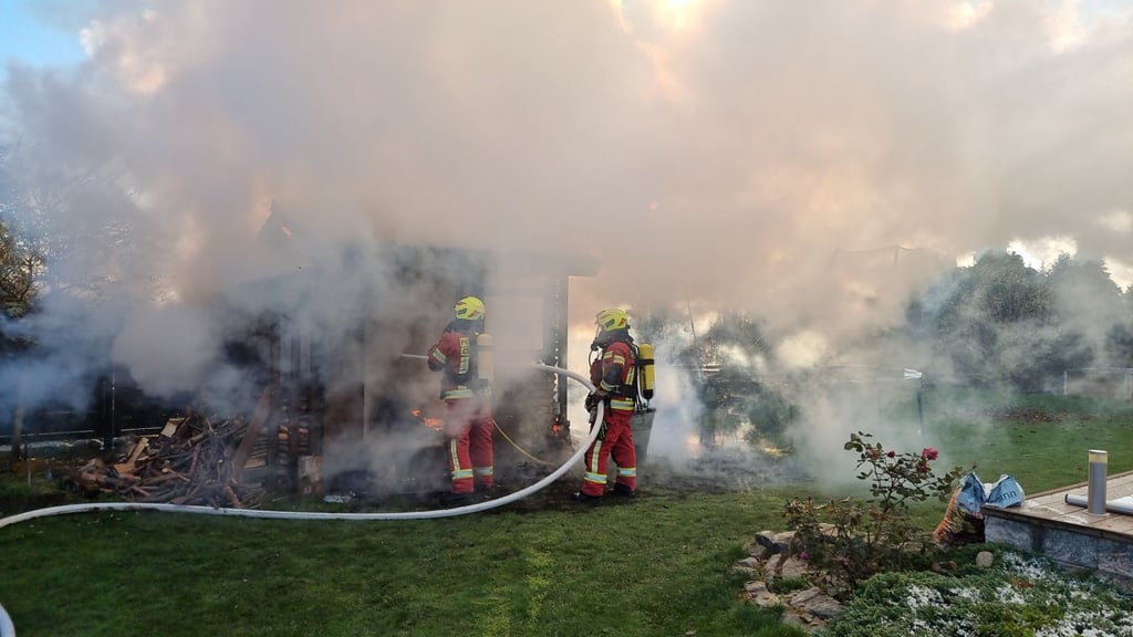 In Waldersee ist am Sonntag ein Schuppen ausgebrannt.