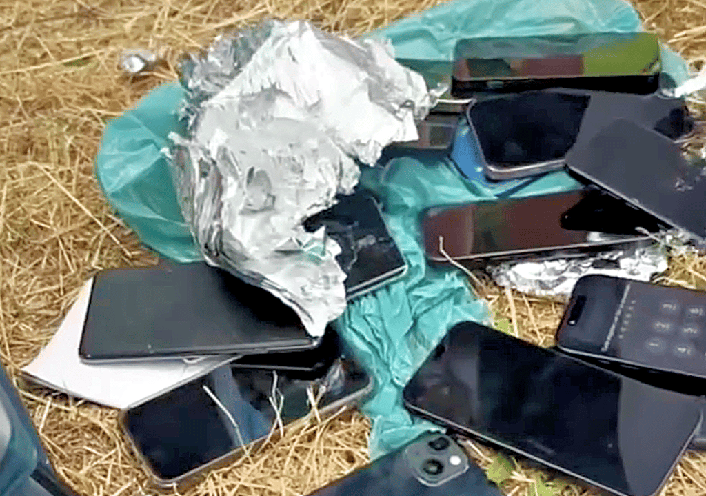 Instagram-Video: Besucher vom „Splash“-Festival wird bestohlen. Als er sein Handy sucht, findet er mehrere Dutzend weitere Geräte in einem Zelt. 