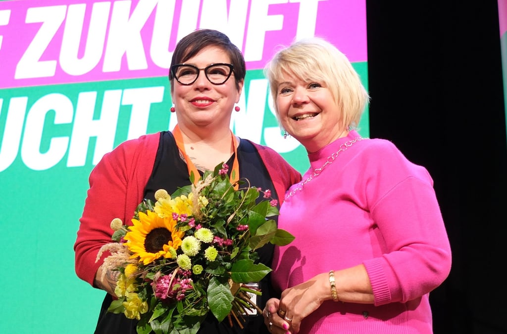 Generationswechsel: Spitzenkandidatin Susan Sziborra-Seidlitz (links) neben ihrer Vorgängerin Cornelia Lüddemann.